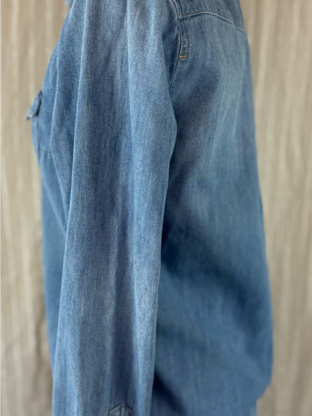 Levi's Blue Denim Shirt with Pearlescent Snap Buttons in XS - Picture 11 of 15